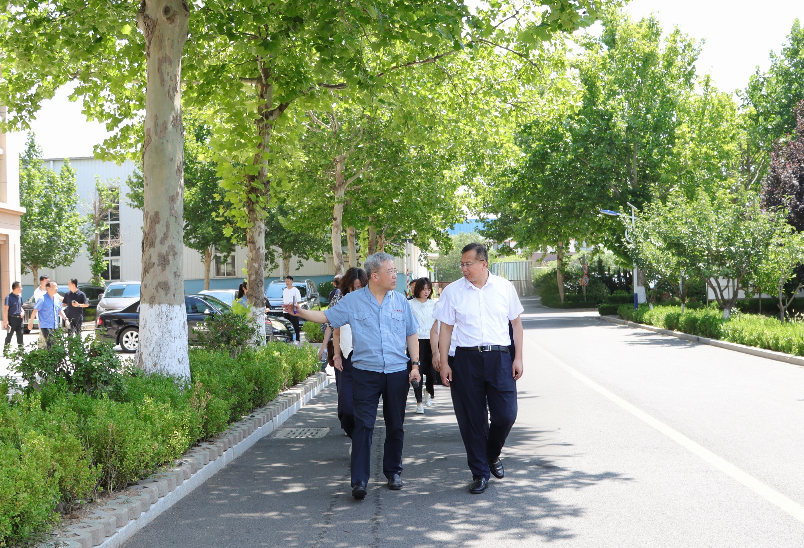 青島市科協(xié)黨組書記、主席王崇江一行 蒞臨青纜考察調(diào)研(圖1)